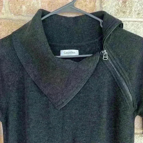 Calvin Klein Short Sleeve Split Neck/ Cowl Neck Sweater Dress Size Medium - Picture 2 of 4